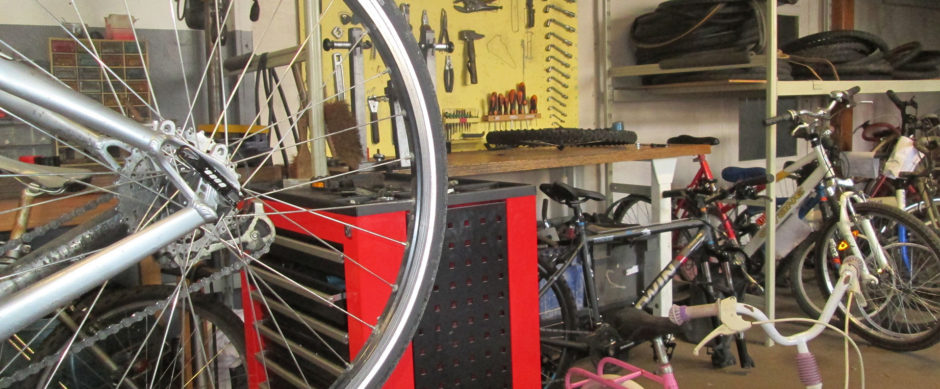 ATELIER DE RÉPARATION ET RECYCLAGE DE VÉLOS