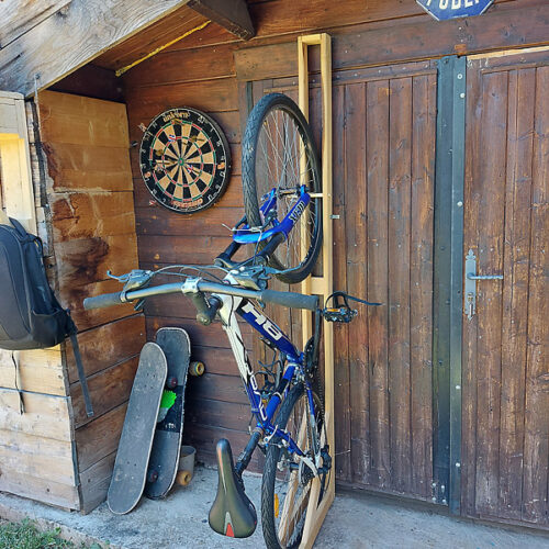 Porte-vélos avec support pour roue avant