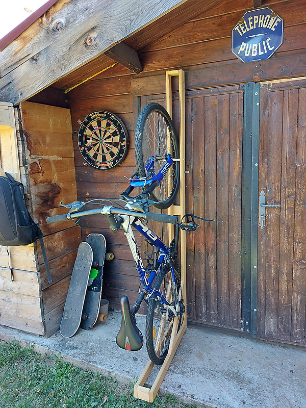 Comment fabriquer un support mural en bois pour mieux ranger les vélos - La  Voix du Nord