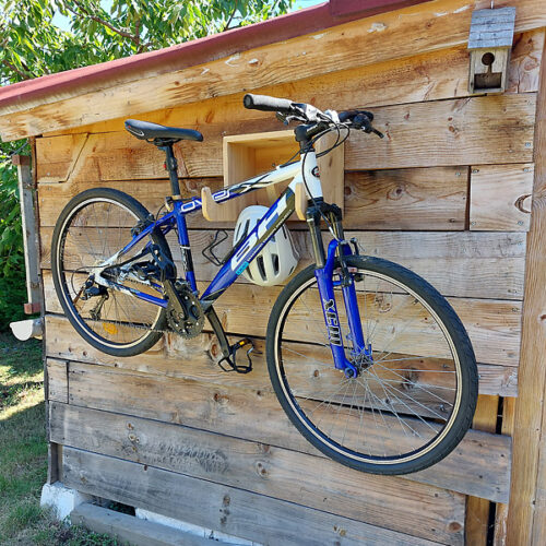 Porte vélo mural avec crochets - Fondation AJD