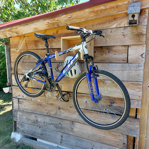 Un joli porte-vélo pour accrocher son vélo au mur - c'est déco